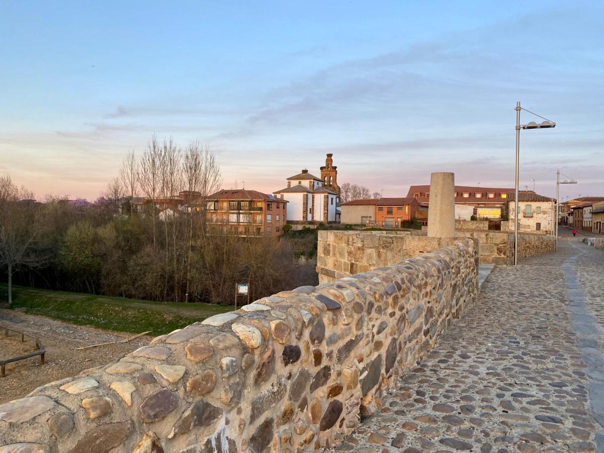 Hospital de Órbigo B&B Puente De Orbigo מראה חיצוני תמונה